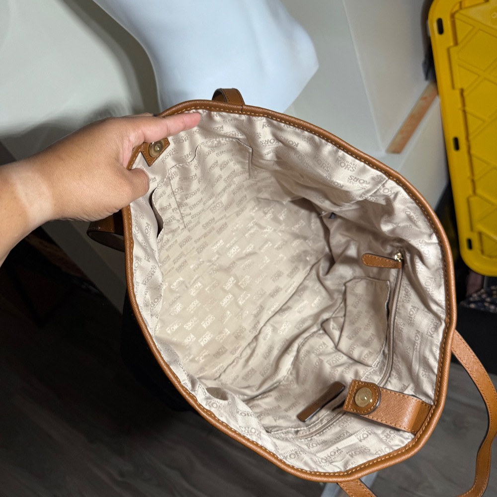 Michael Kors Navy White Colorblock Tote Bag - Picture 5 of 7